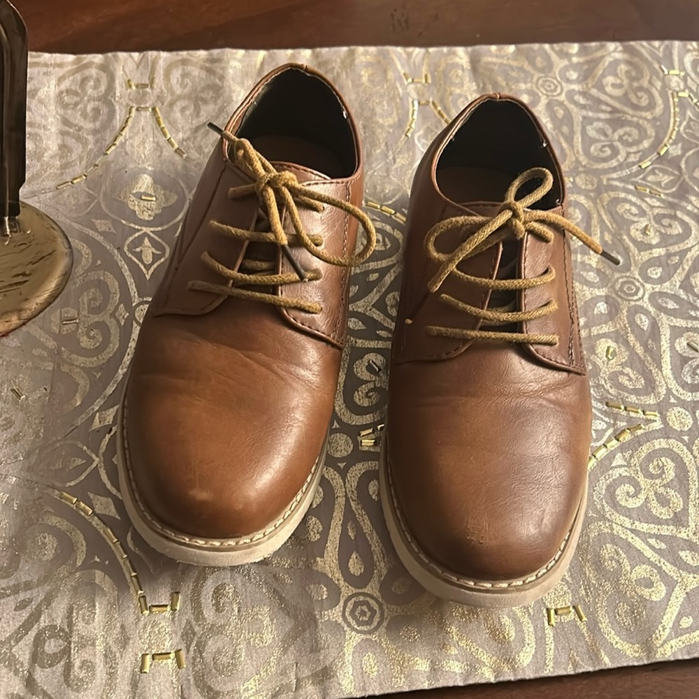 Boys shoes